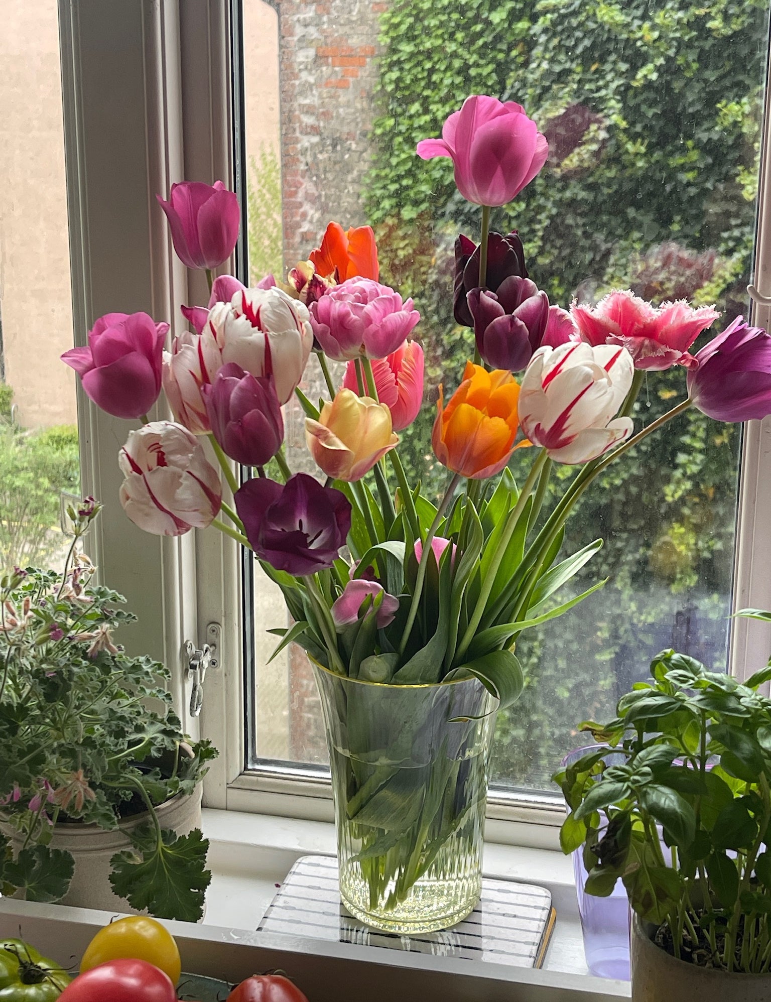 Stilleben Concave Vase - 28 cm⼁Swirl Vase Neo Purple