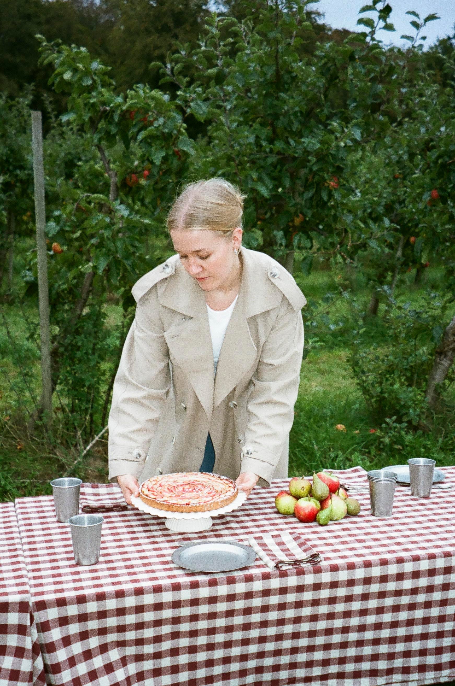 Around the table with Klaras Table
