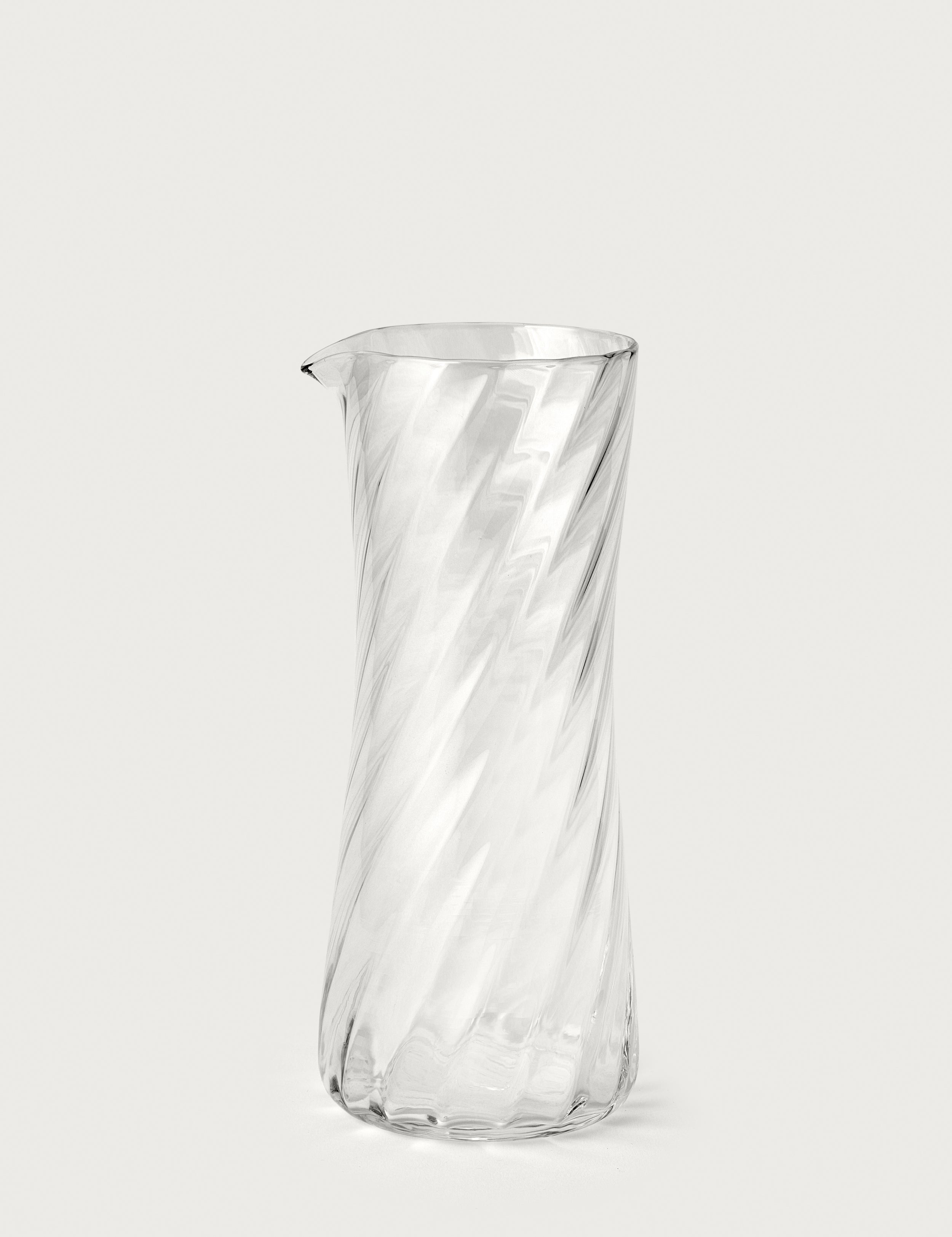 Stilleben Concave Carafe⼁Swirl Carafe Clear