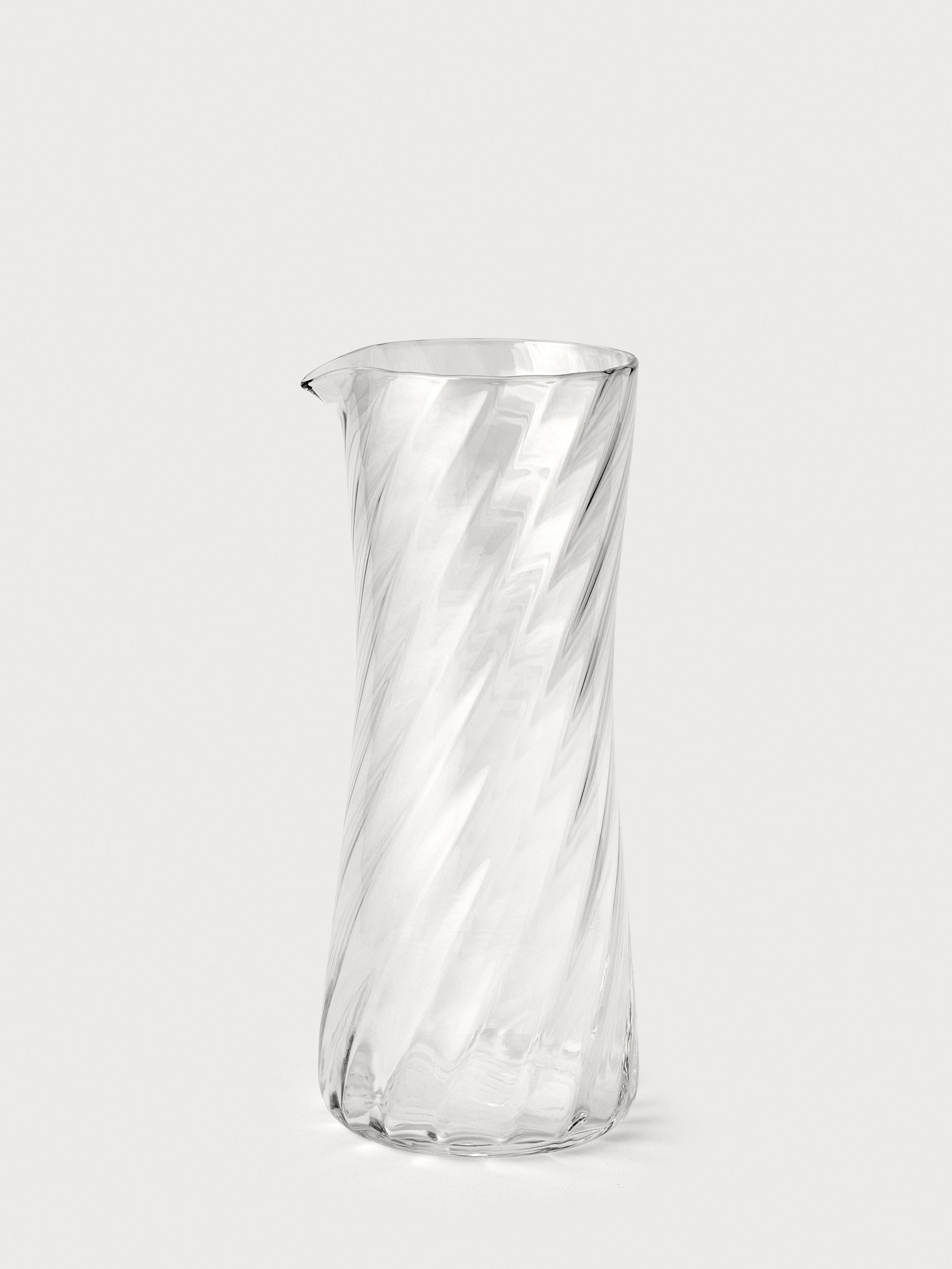 Stilleben Concave Carafe⼁Swirl Carafe Clear