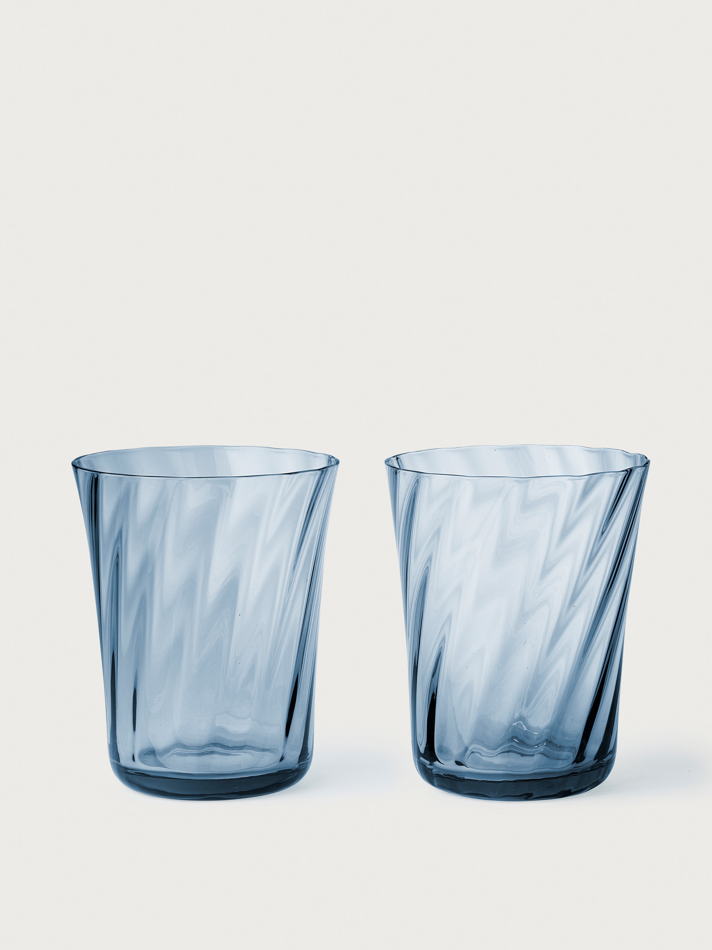 Stilleben Concave Glass - Box of 2⼁Swirl Glass Atlantic Blue