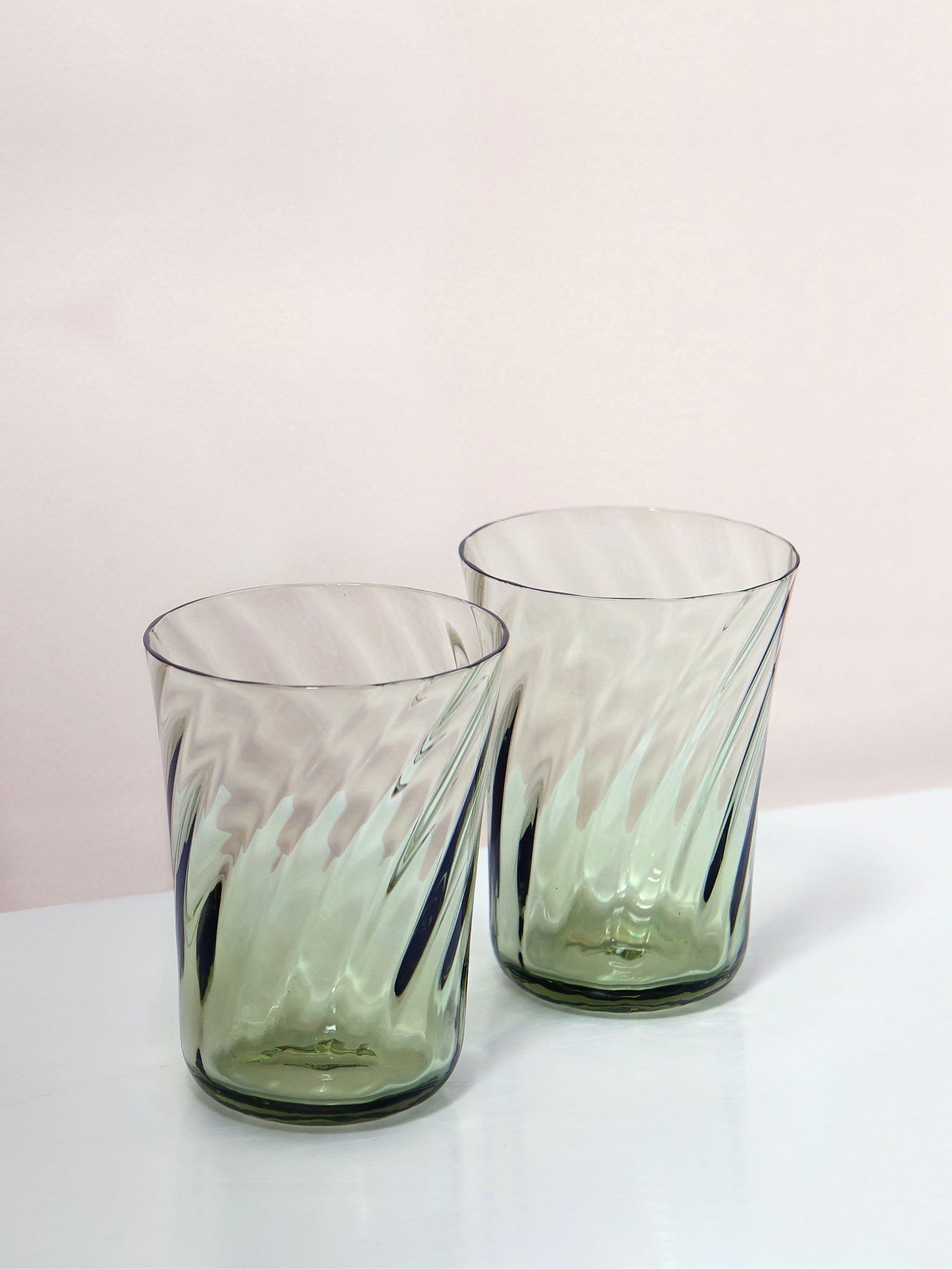 Stilleben Concave Glass - Box of 2⼁Swirl Glass Moss Green