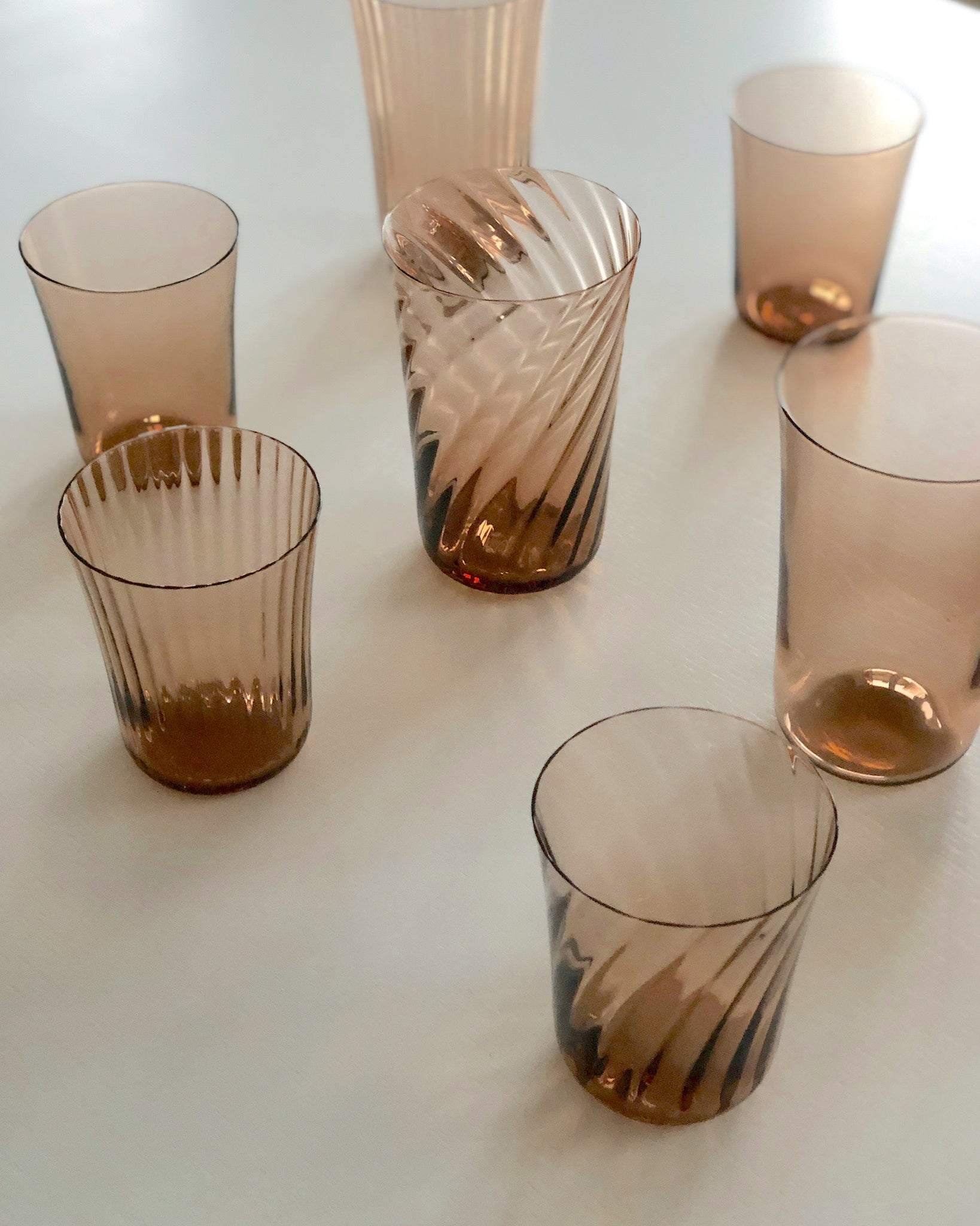 Stilleben Concave Glass - Box of 2⼁Swirl Glass Sepia