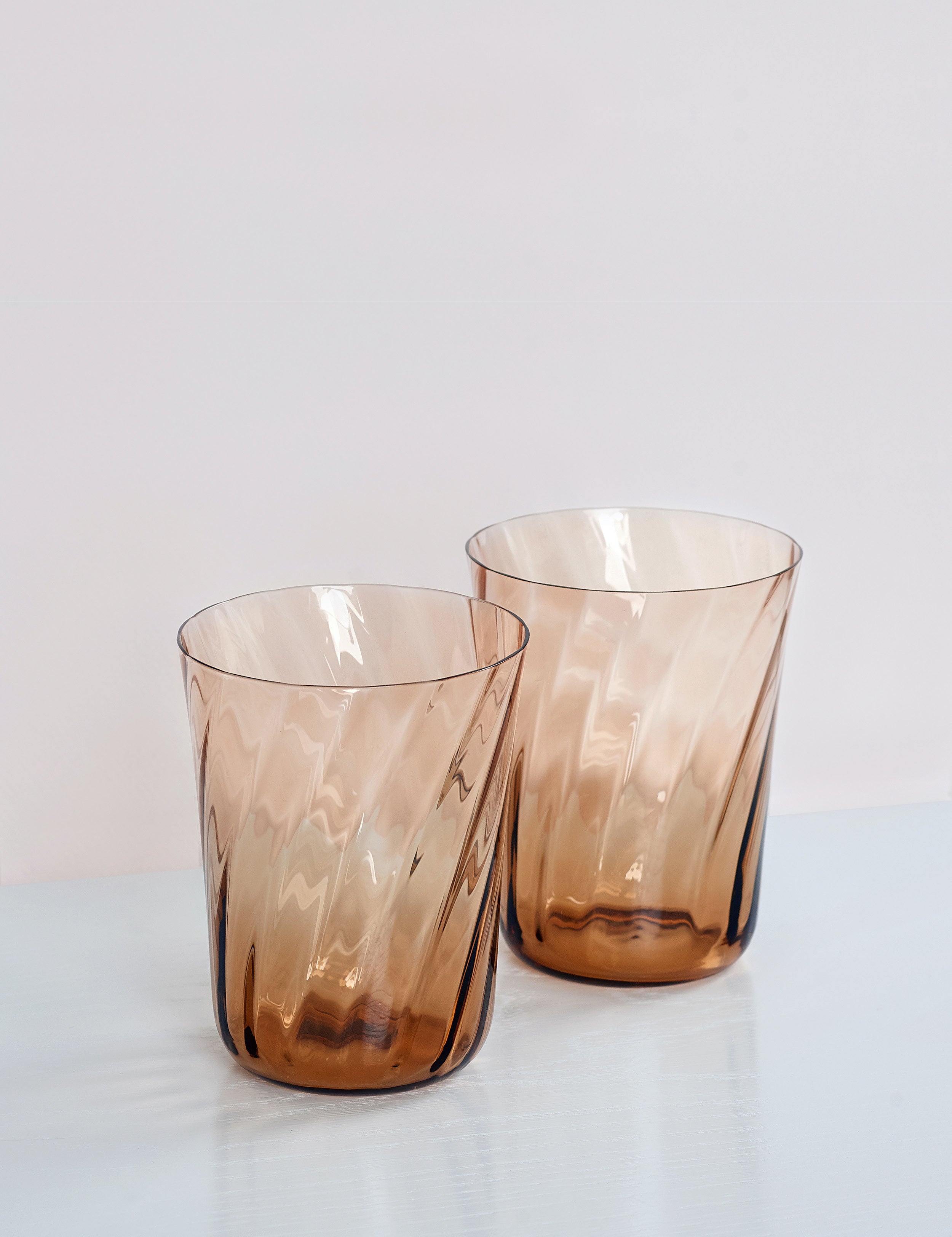 Stilleben Concave Glass - Box of 2⼁Swirl Glass Sepia
