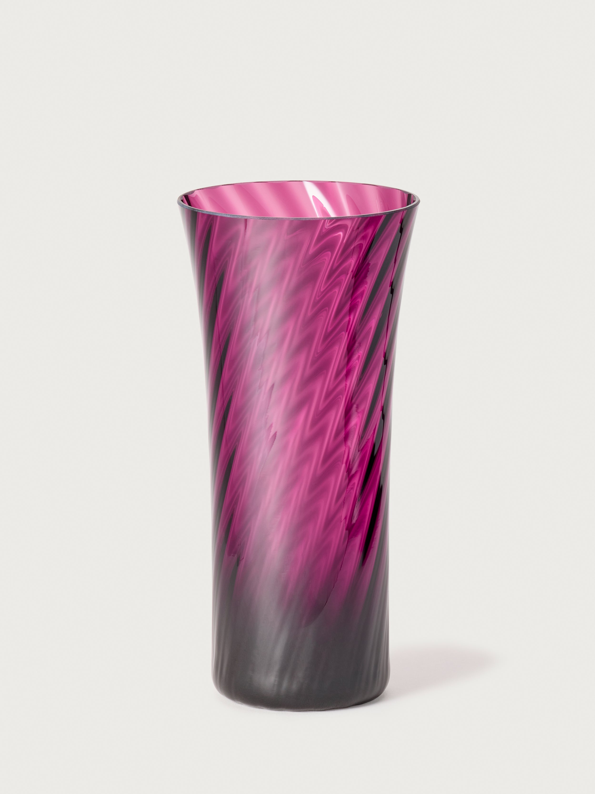 Stilleben Concave Vase - 18 cm⼁Swirl Vase Violet