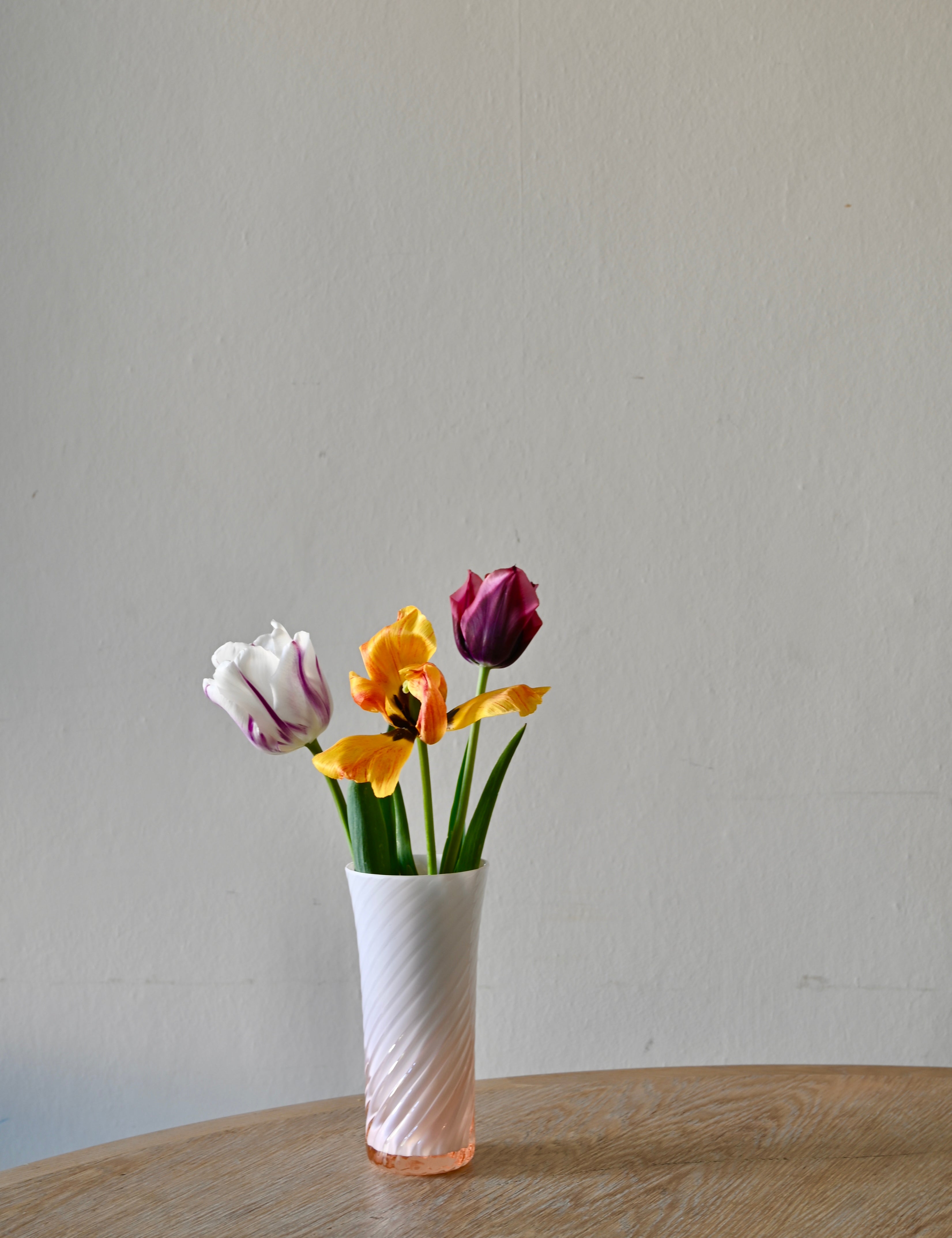 Stilleben Concave Vase - 18 cm⼁Swirl - Opal Edition Vase Rose Opal