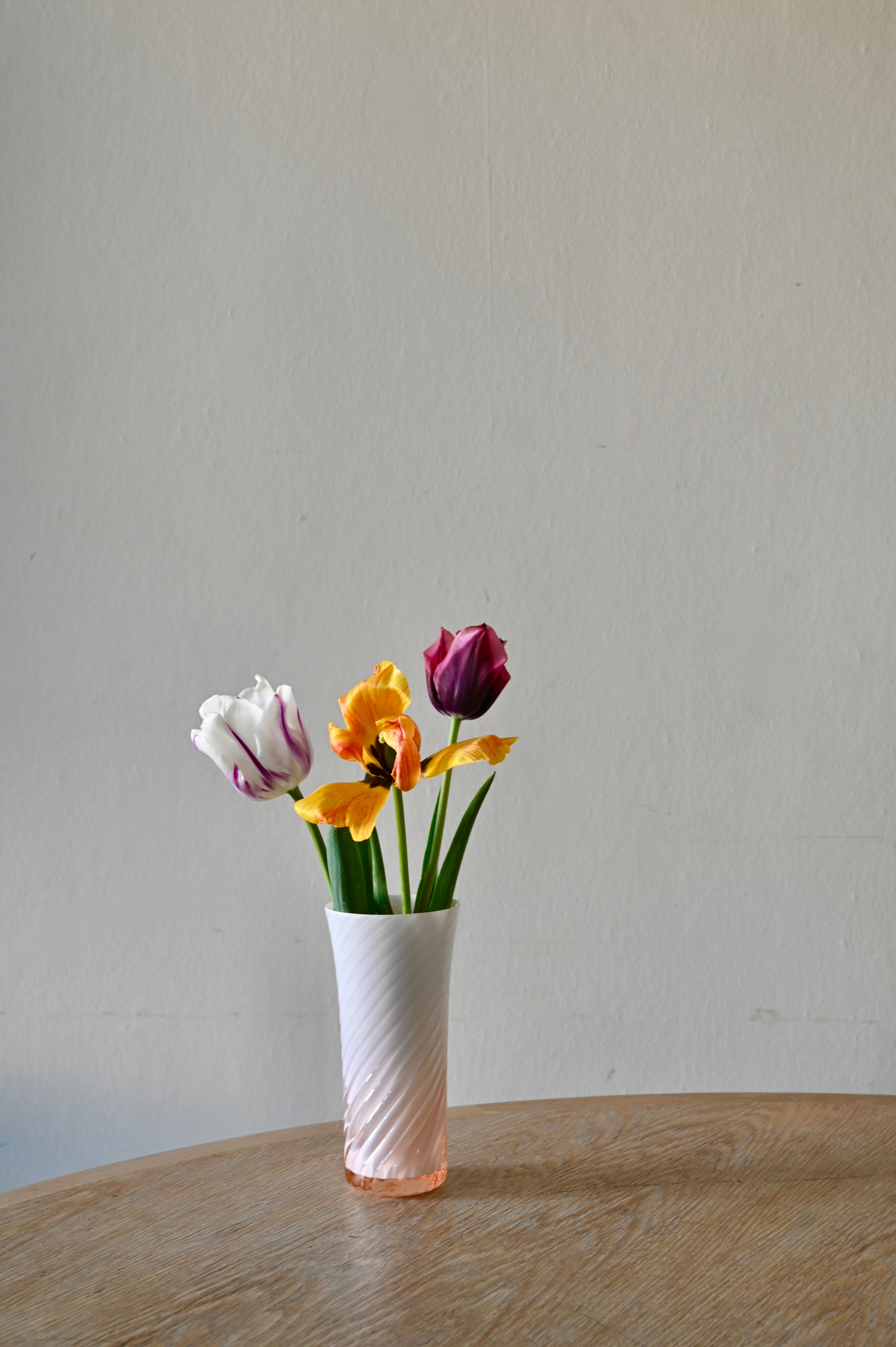Stilleben Concave Vase - 18 cm⼁Swirl - Opal Edition Vase