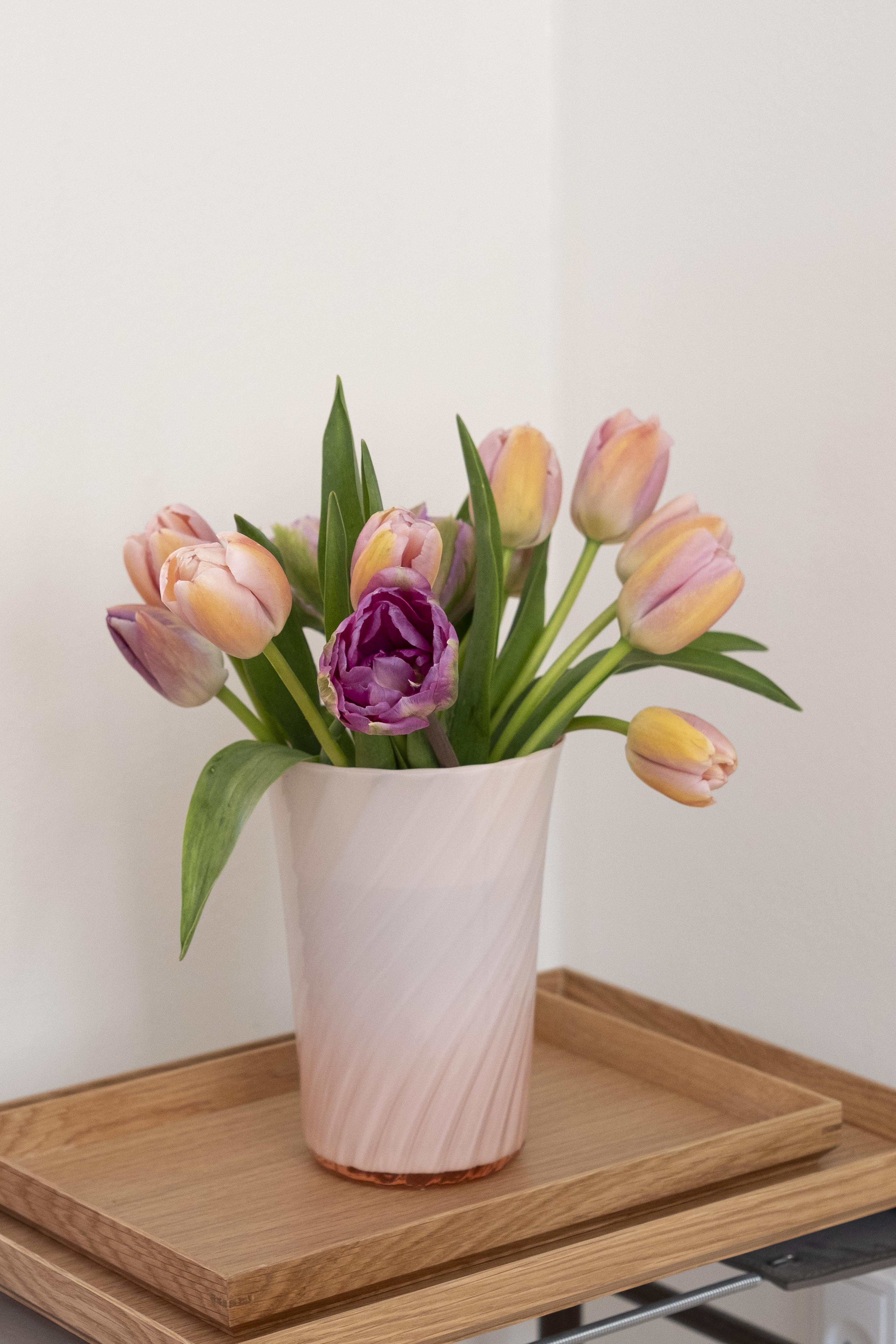 Stilleben Concave Vase - 20 cm⼁Swirl - Opal Edition Vase Rose Opal