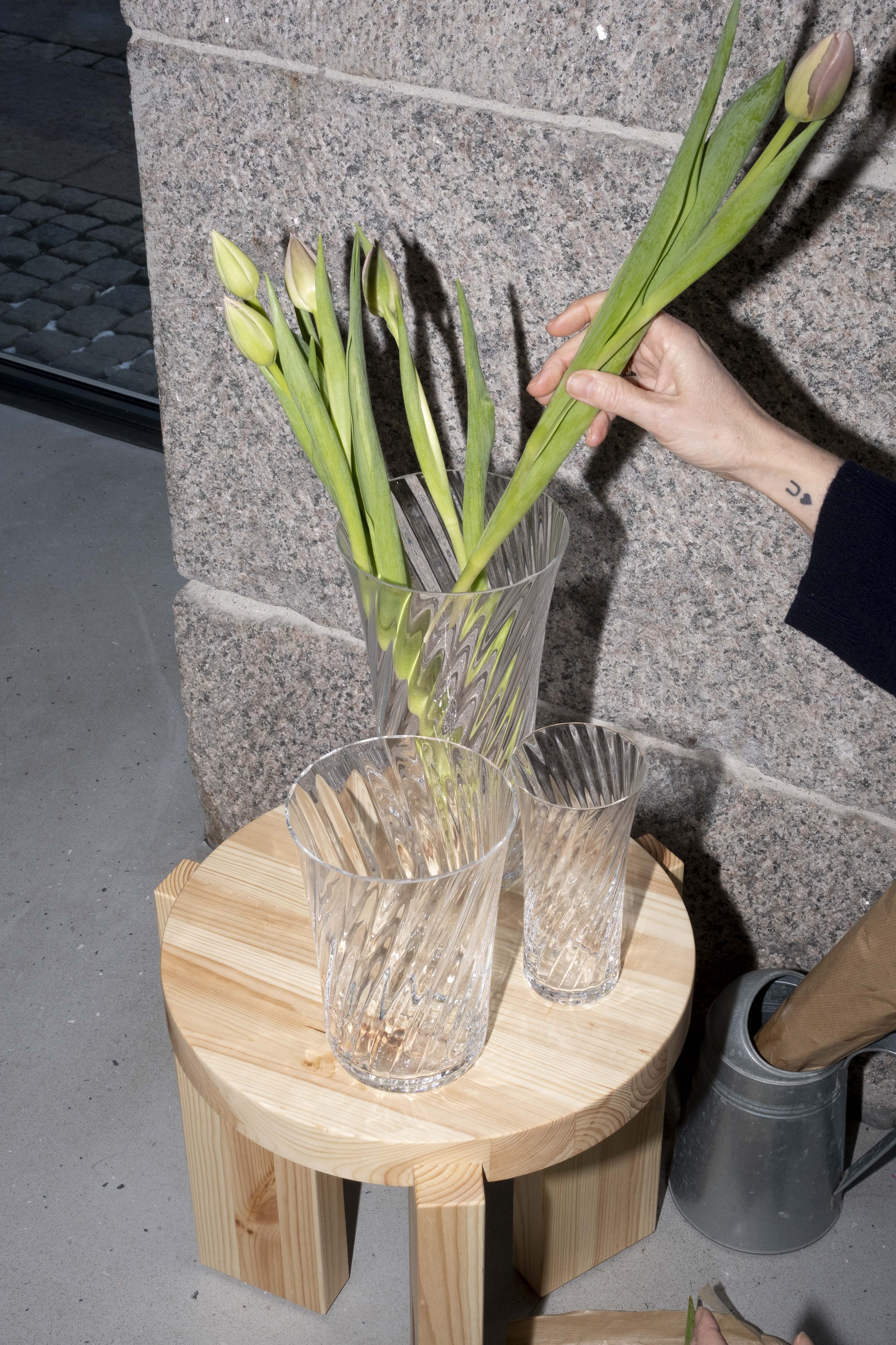 Stilleben Concave Vase - 28 cm⼁Swirl Vase Clear