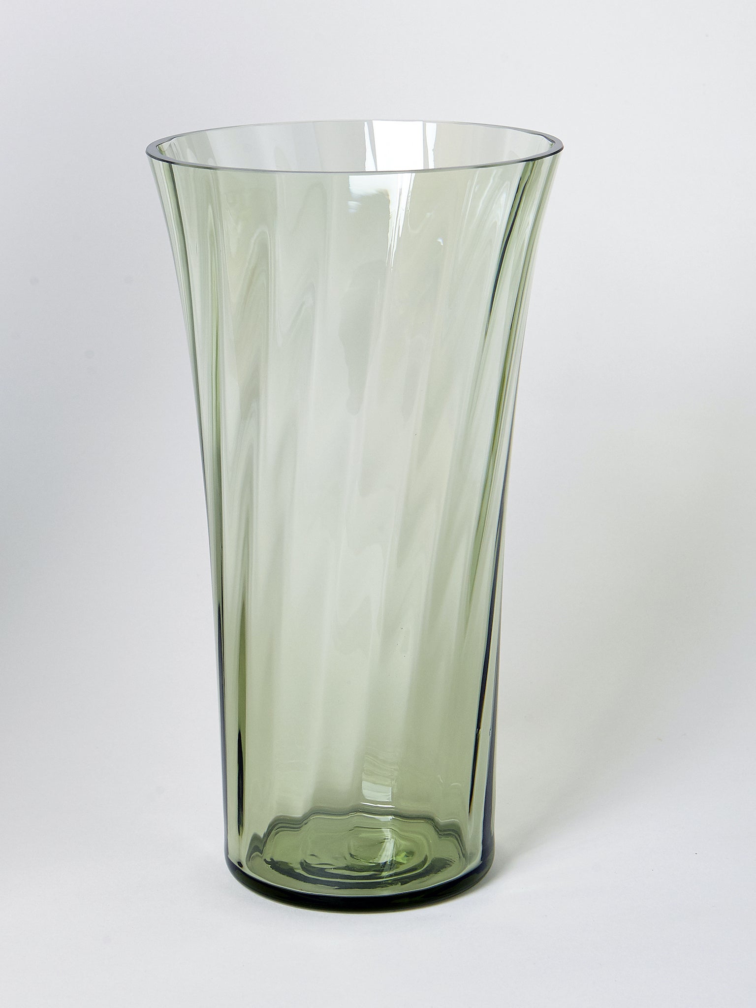 Stilleben Concave Vase - 28 cm⼁Swirl Vase Moss Green