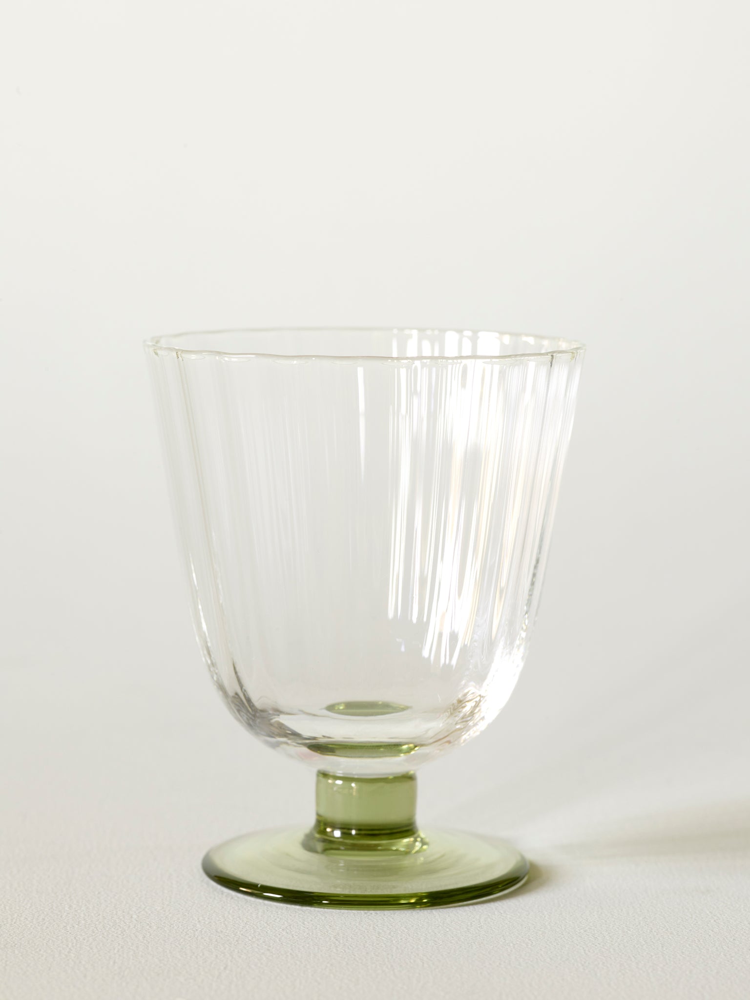 Stilleben Concave Wine Glass - Box of 2⼁Fan Glass Moss Green