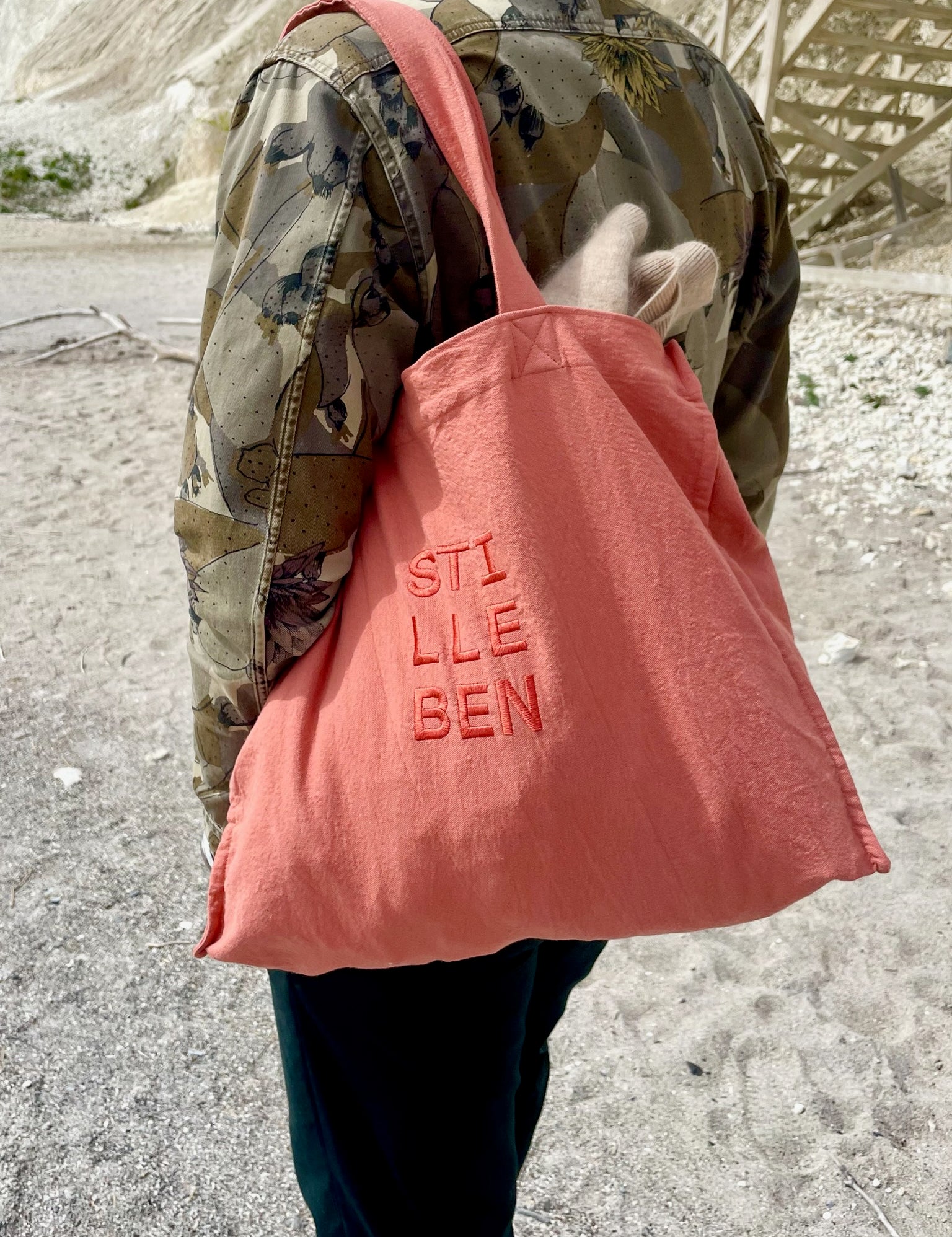 Stilleben Stilleben Tote Bag Bag Burnt Red