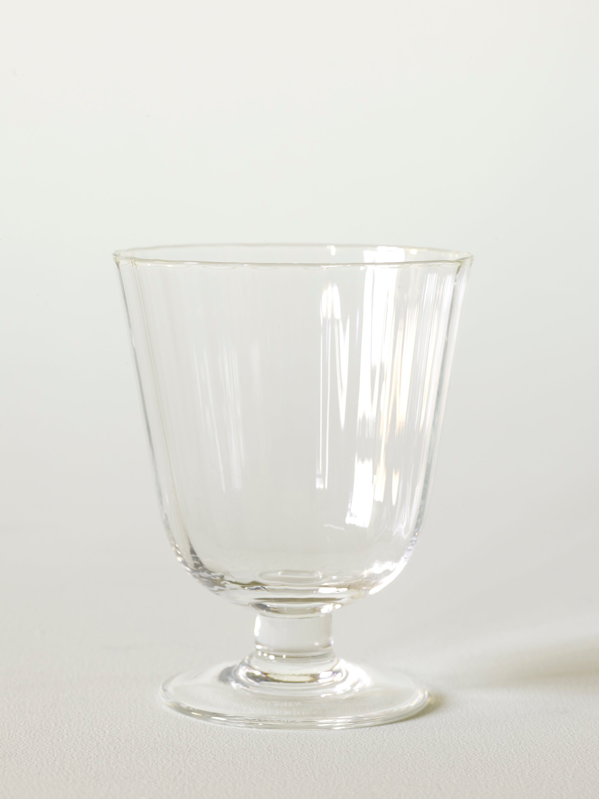 Concave_Wineglass_Clear_Fan_2_ee9918df-4dc1-4638-82b2-7755069a9b24.jpg
